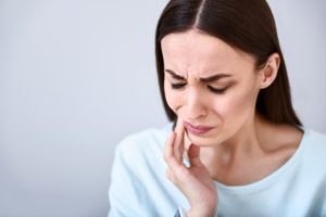 woman with a dry socket 